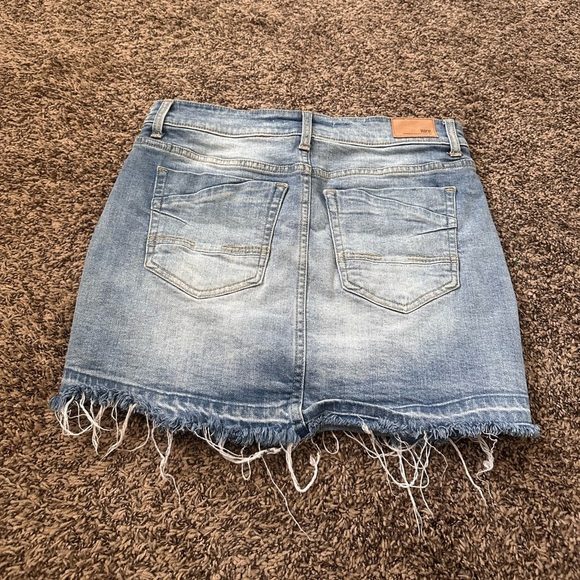 BKE Frayed Denim Stretch Skirt Size Large - Picture 4 of 5